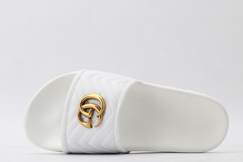 G*u*i sandals