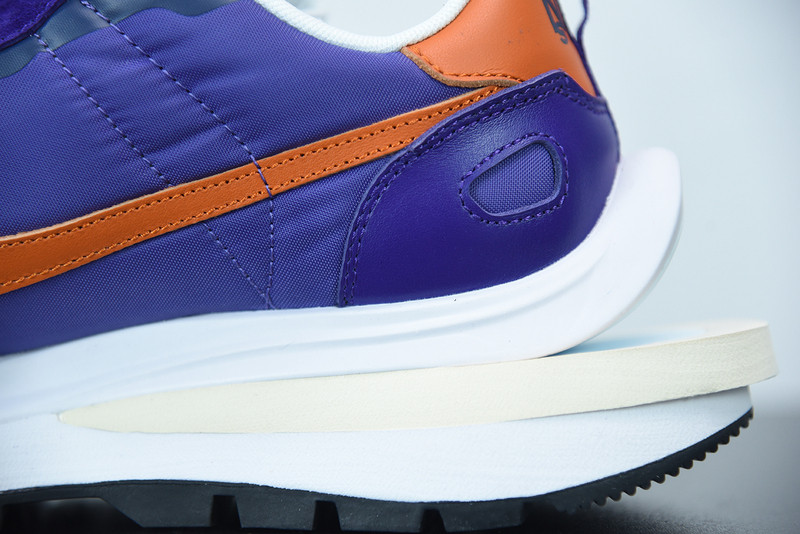 NIKE VAPORWAFFLE SACAI DARK IRIS DD1875-500
