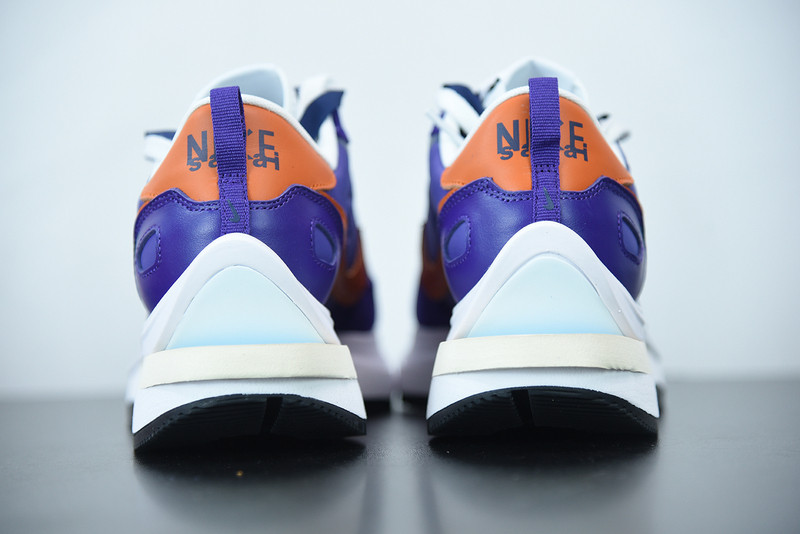 NIKE VAPORWAFFLE SACAI DARK IRIS DD1875-500