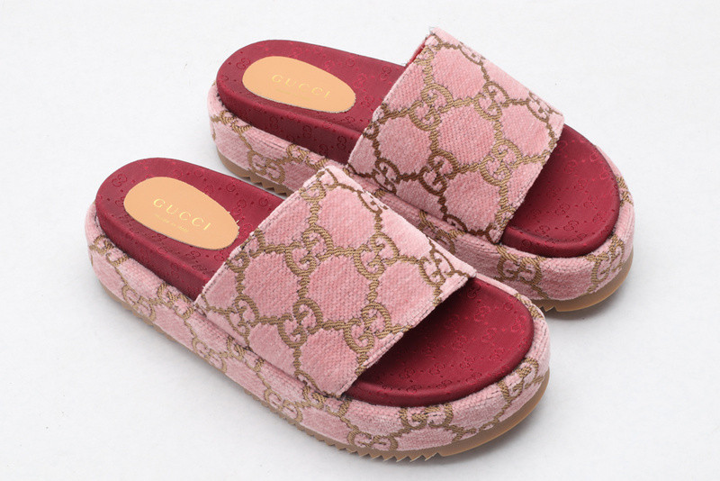 G*u*i sandals