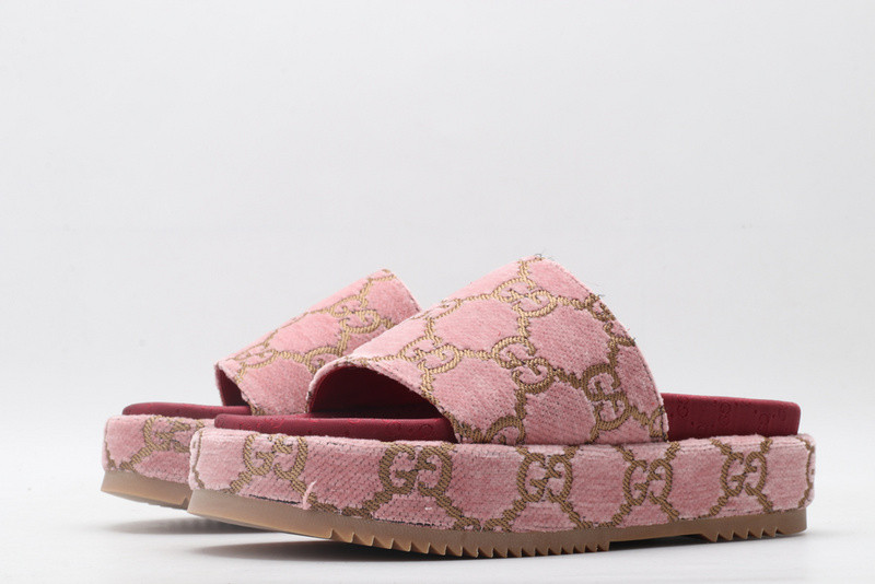 G*u*i sandals