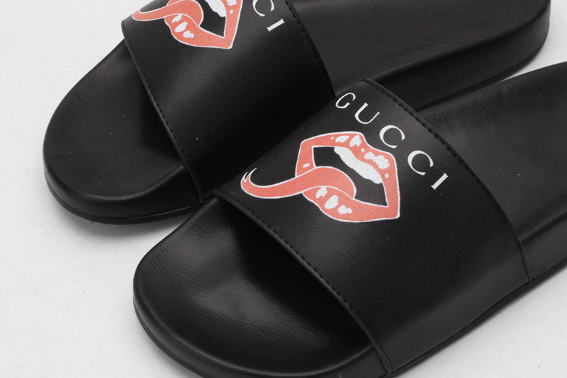 G*u*i sandals