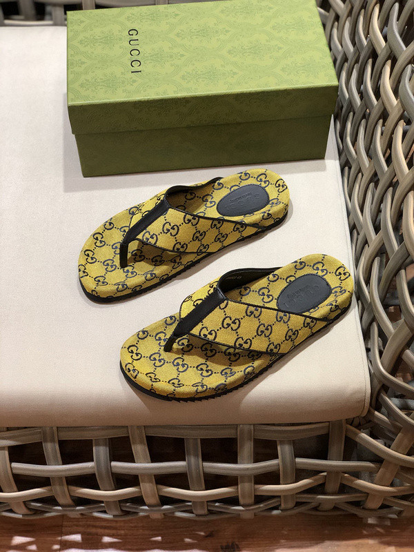 G*u*i sandals