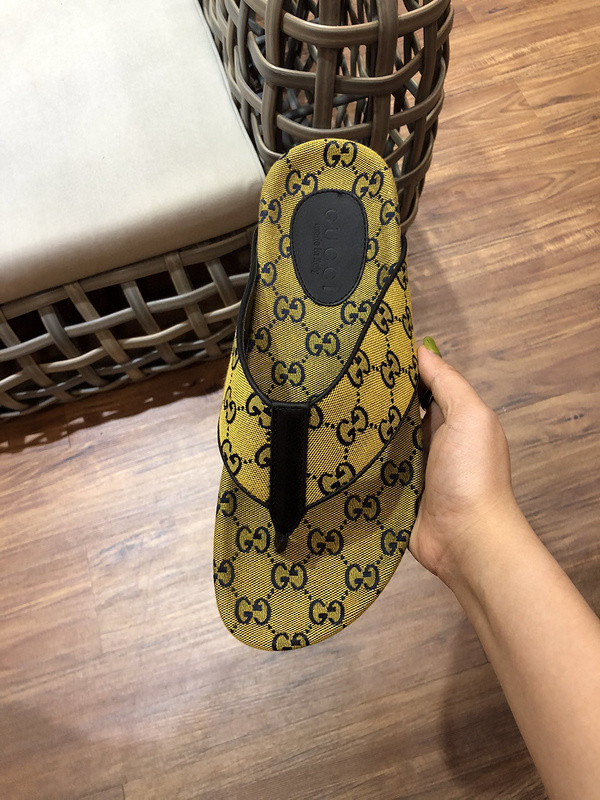 G*u*i sandals