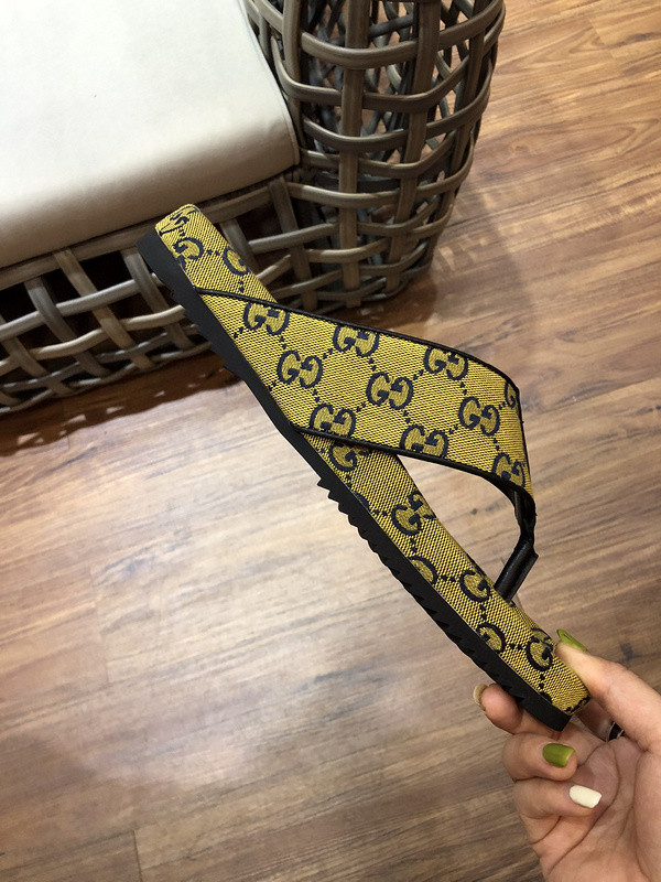 G*u*i sandals