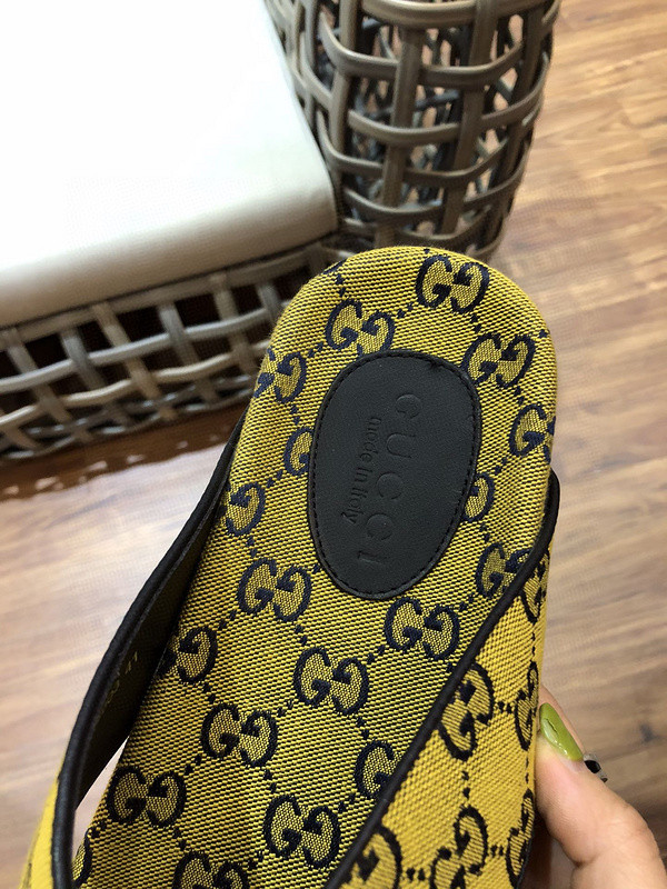 G*u*i sandals
