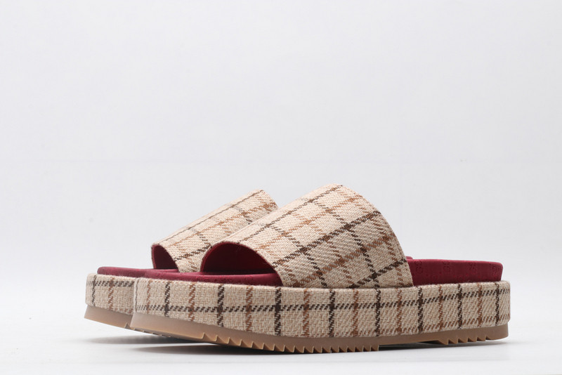 G*u*i sandals