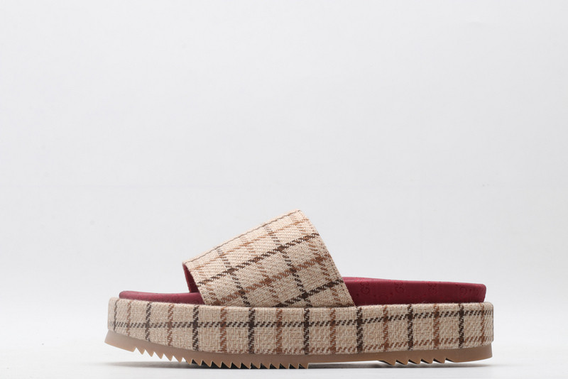 G*u*i sandals