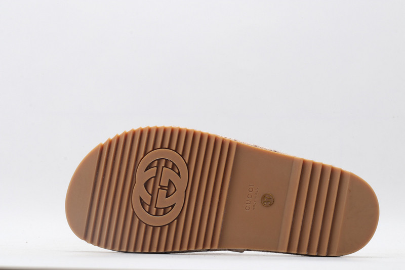 G*u*i sandals