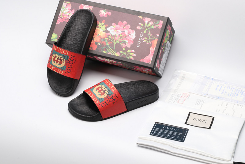 G*u*i sandals