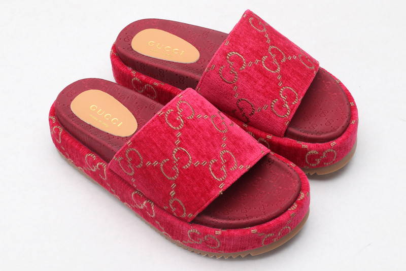 G*u*i sandals