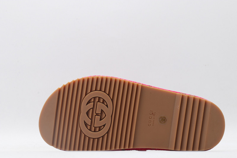G*u*i sandals