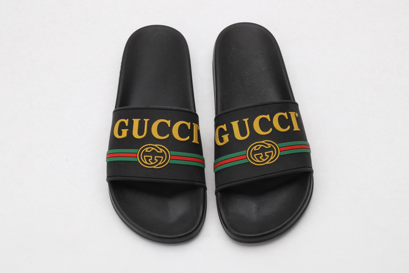 G*u*i sandals