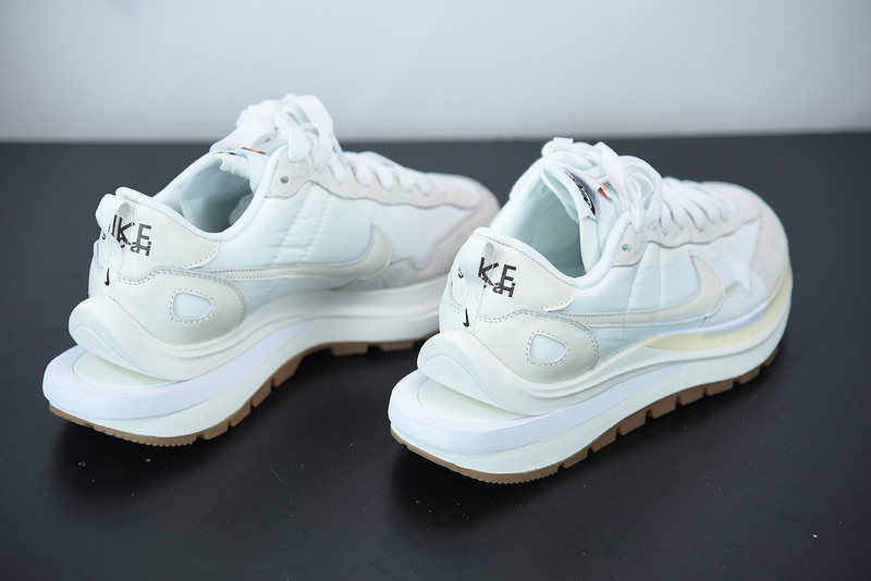 NIKE VAPORWAFFLE SACAI WHITE DD1875-100