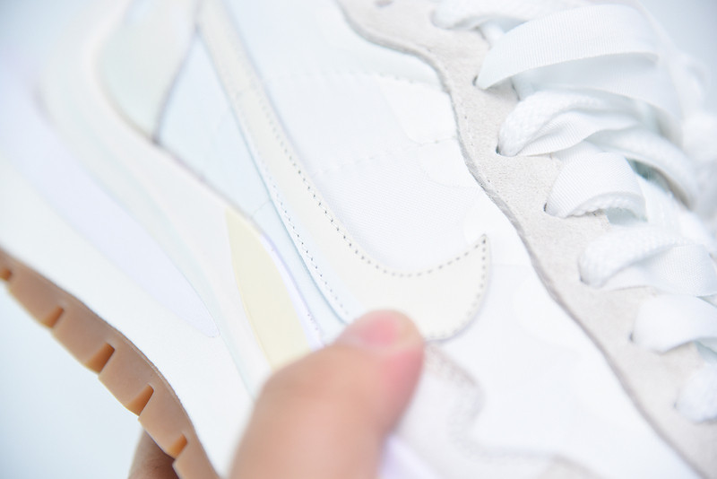 NIKE VAPORWAFFLE SACAI WHITE DD1875-100