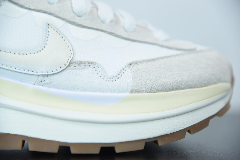 NIKE VAPORWAFFLE SACAI WHITE DD1875-100