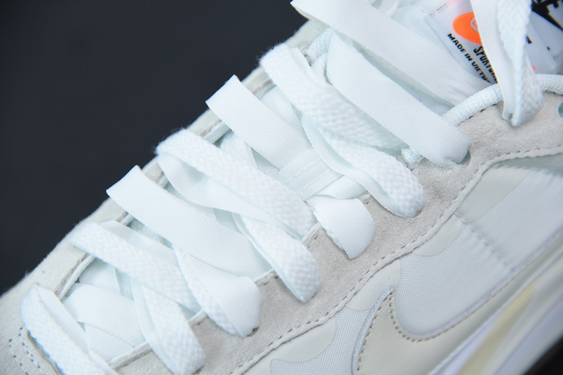 NIKE VAPORWAFFLE SACAI WHITE DD1875-100