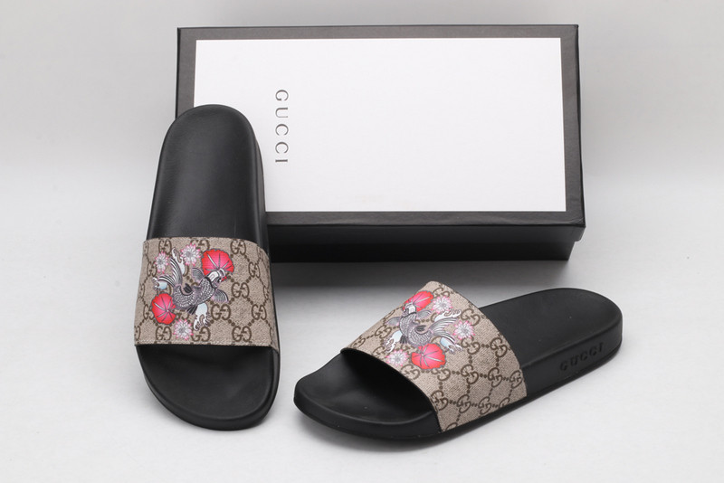 G*u*i sandals