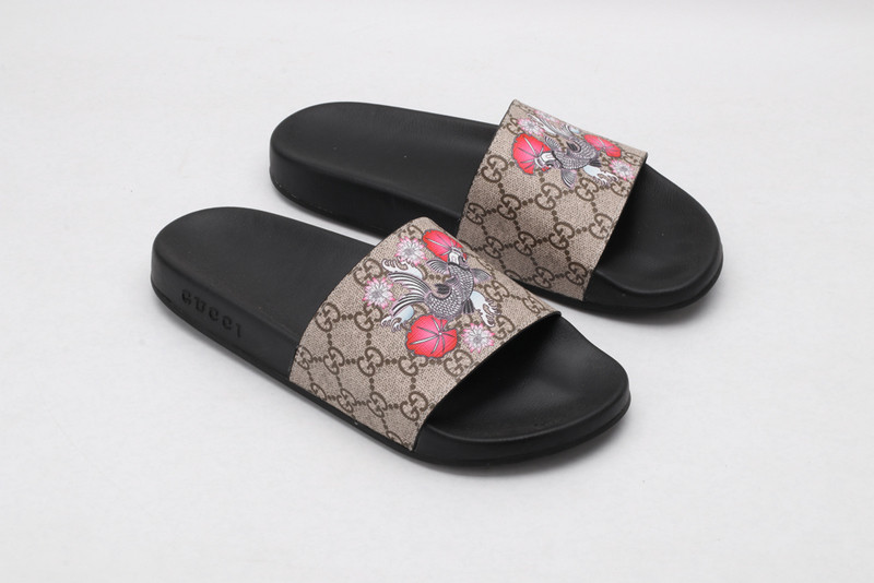 G*u*i sandals