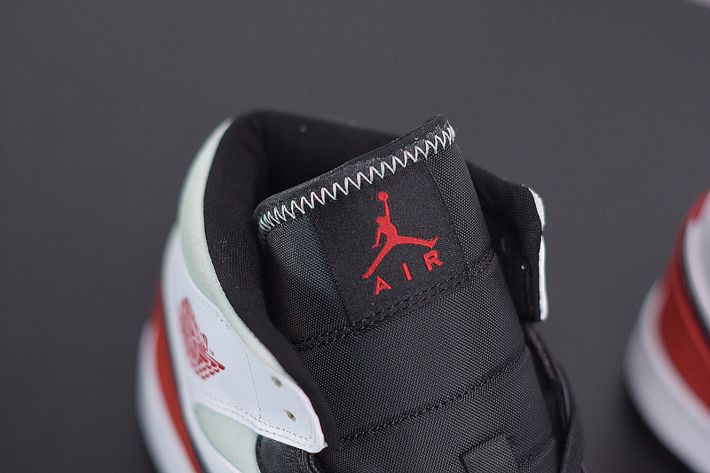 AIR JORDAN 1 MID SE  