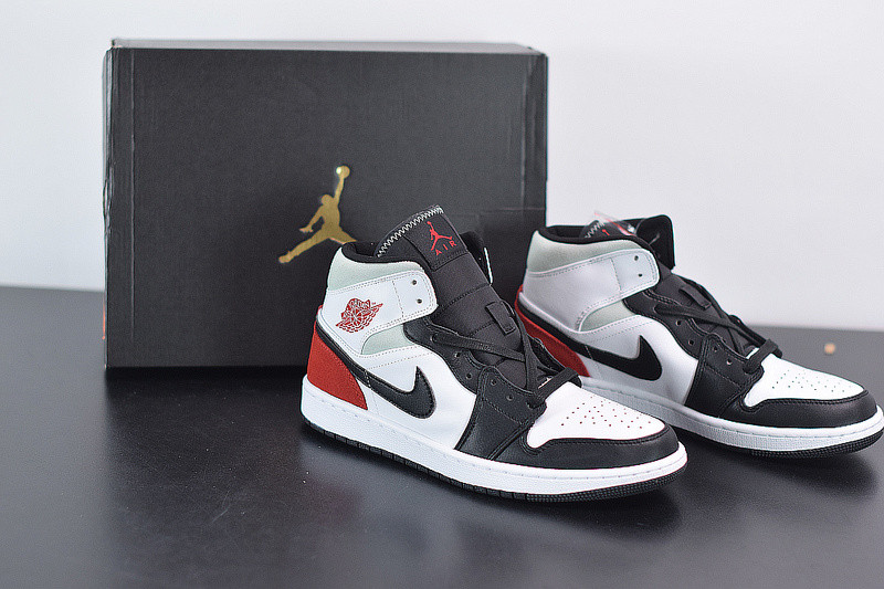 AIR JORDAN 1 MID SE  