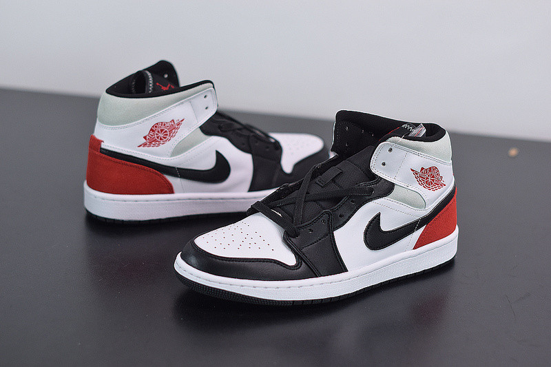 AIR JORDAN 1 MID SE  