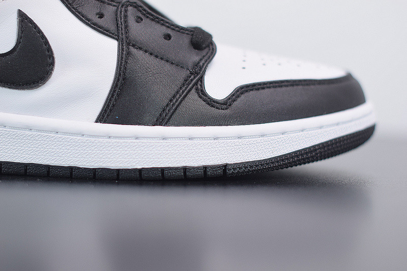 AIR JORDAN 1 MID SE  