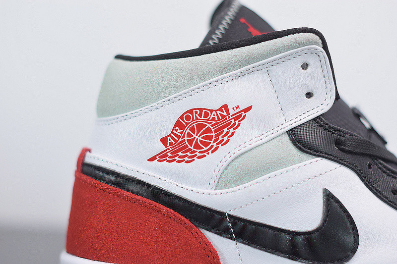 AIR JORDAN 1 MID SE  