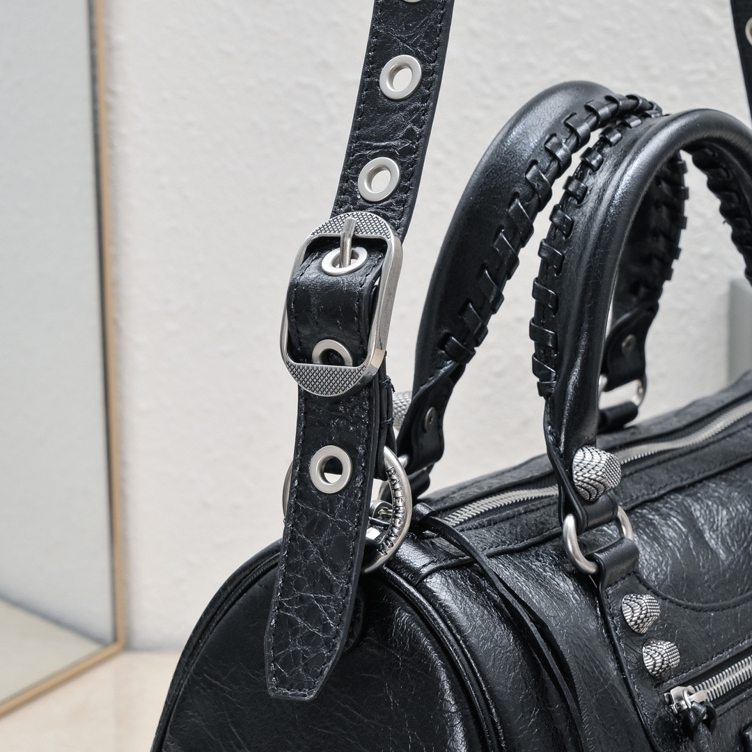 Ba*len*cia*ga purse