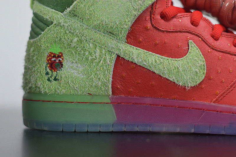NIKE SB DUNK HIGH "STRAWBERRY COUGH" CW7093-600