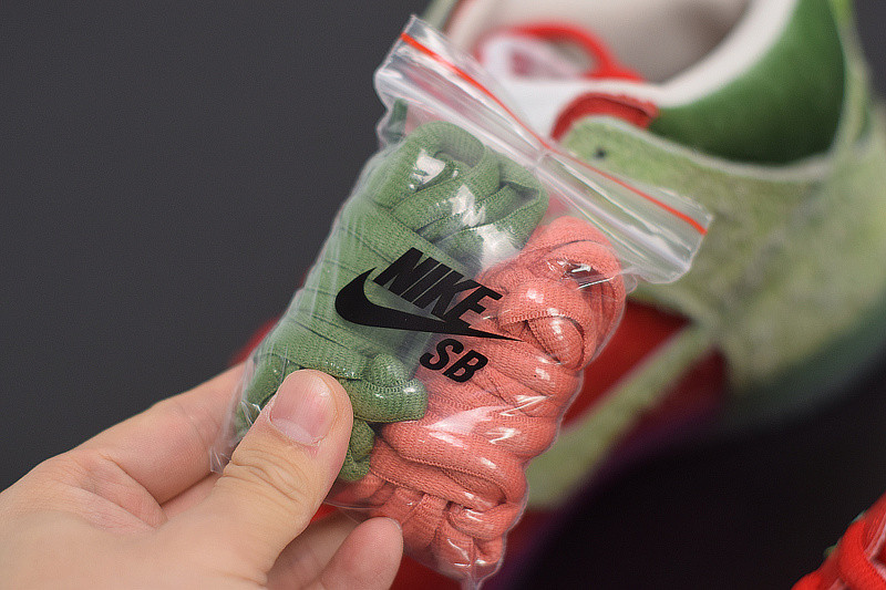 NIKE SB DUNK HIGH "STRAWBERRY COUGH" CW7093-600