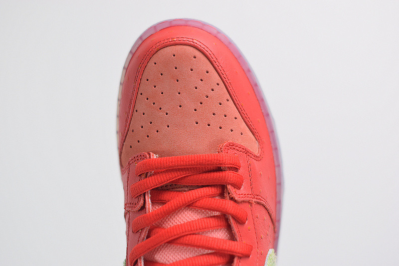 NIKE SB DUNK HIGH "STRAWBERRY COUGH" CW7093-600