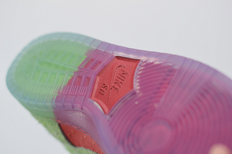NIKE SB DUNK HIGH "STRAWBERRY COUGH" CW7093-600