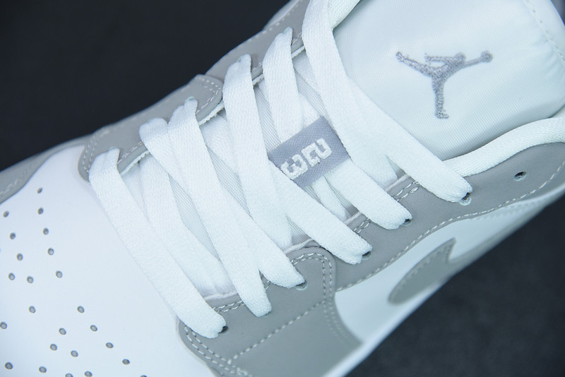 AIR JORDAN 1 LOW 