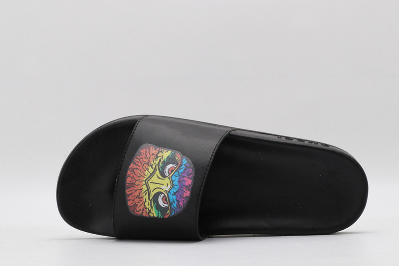 G*u*i sandals