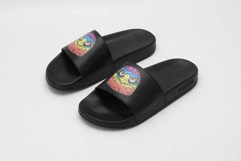 G*u*i sandals
