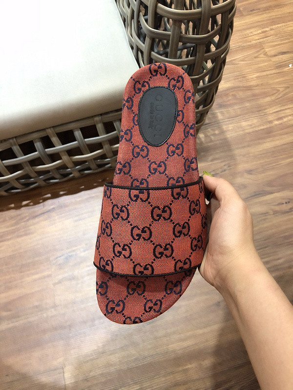 G*u*i sandals
