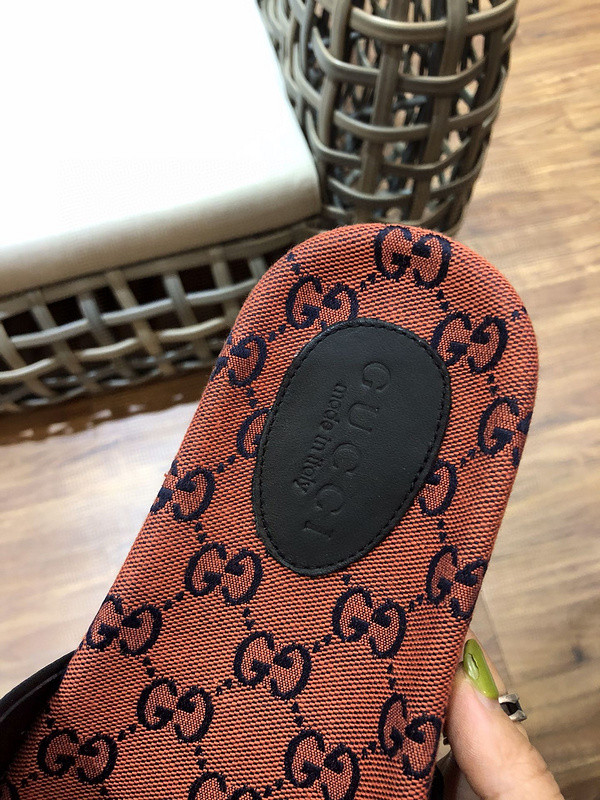 G*u*i sandals