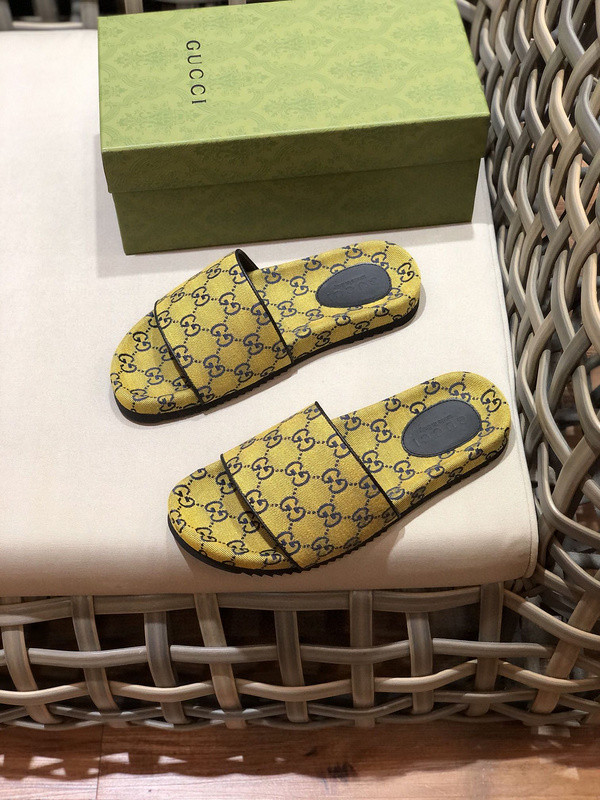 G*u*i sandals