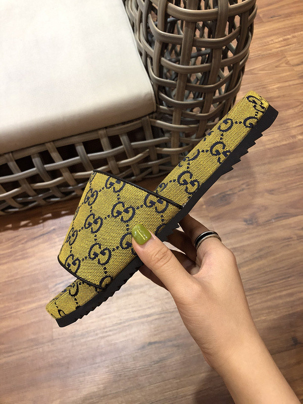 G*u*i sandals