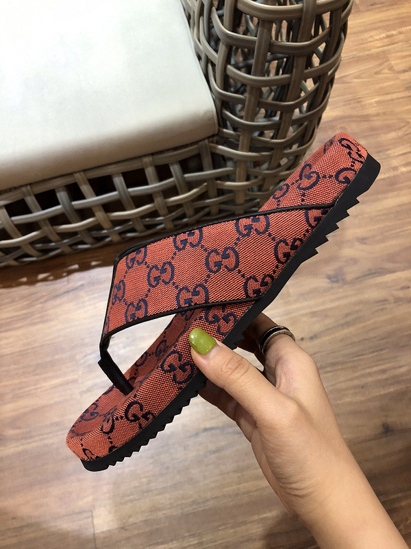 G*u*i sandals