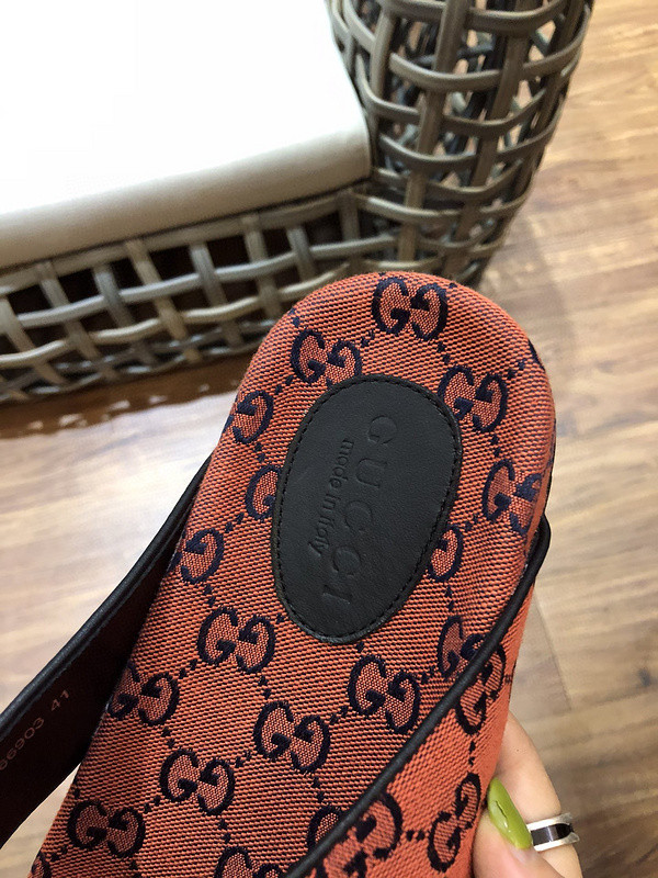 G*u*i sandals