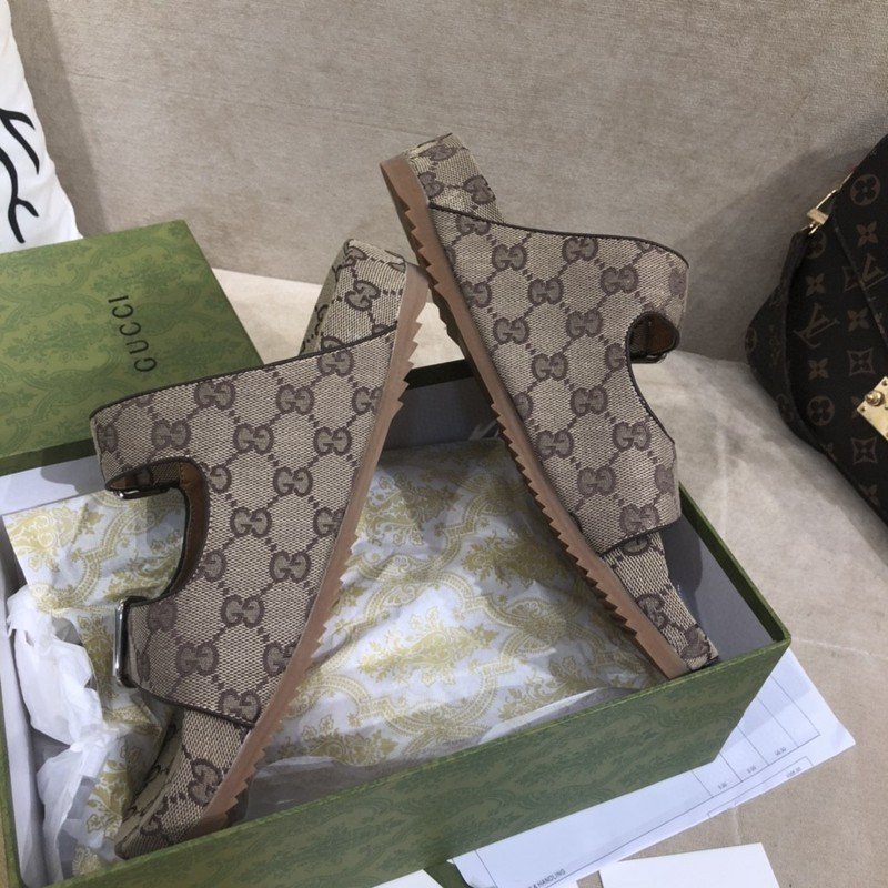 G*u*i sandals