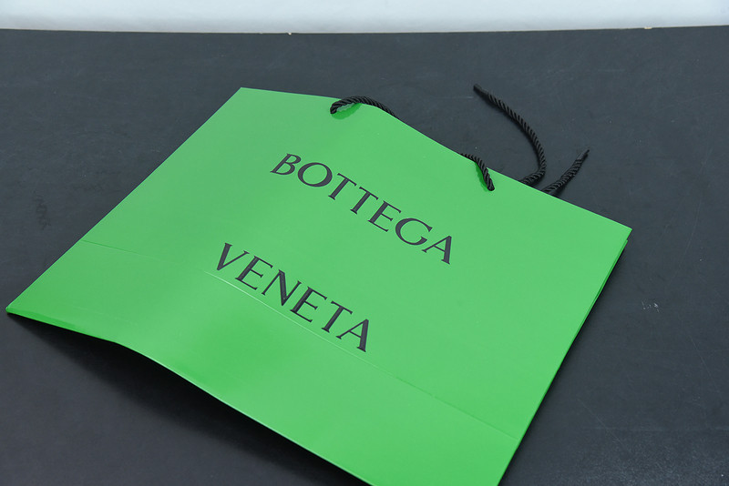 b0tte*a Ven*ta sneaker