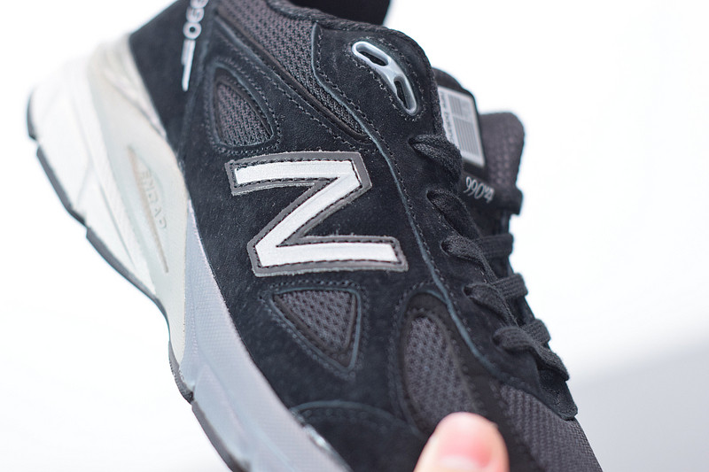 NEW BALANCEM990BK4
