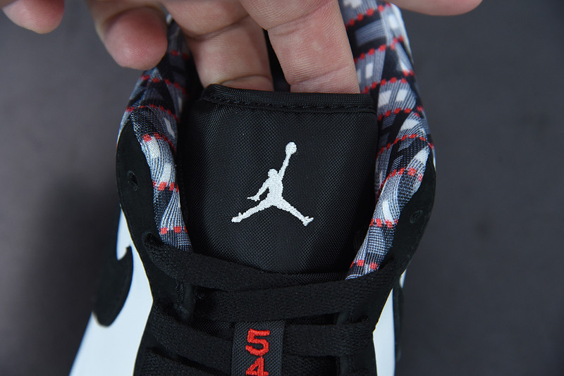 AIR JORDAN 1 LOW 