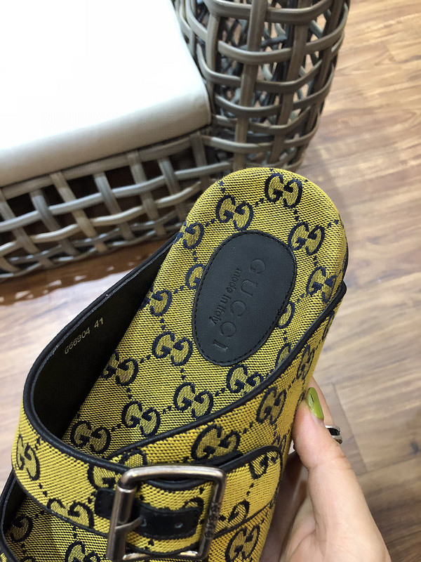 G*u*i sandals
