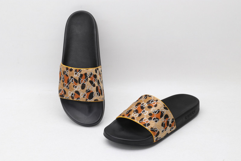G*u*i sandals