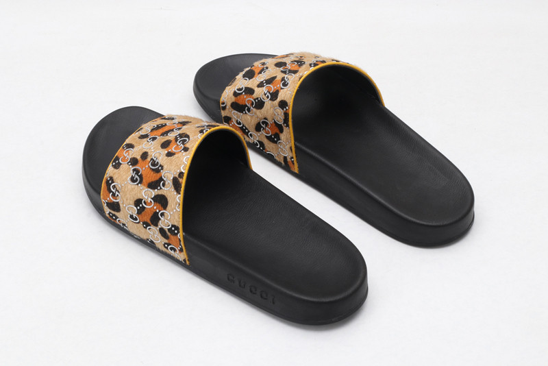 G*u*i sandals