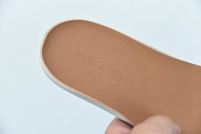 b0tte*a Ven*ta sneaker
